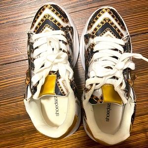 Shoe dazzle sneakers!!